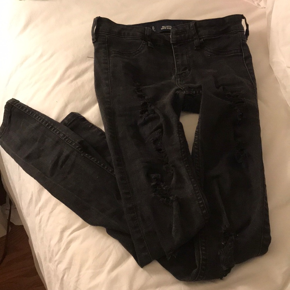 Black Hollister ripped jeans